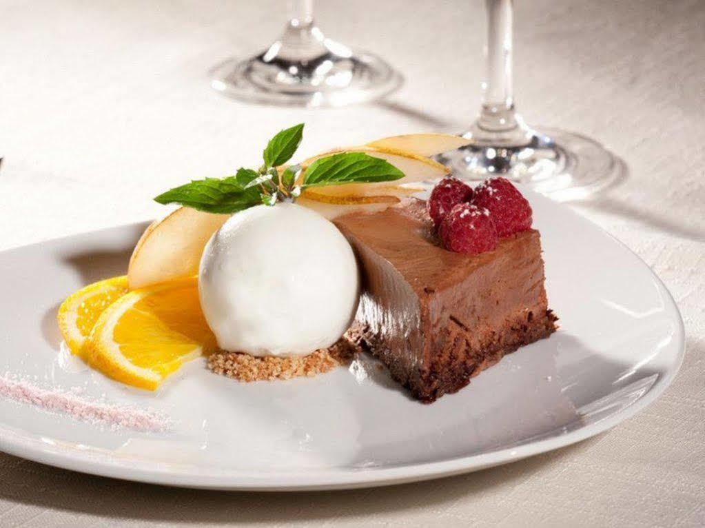 Logis Hotel Restaurant Des Voyageurs Le Malzieu-Ville Exteriér fotografie